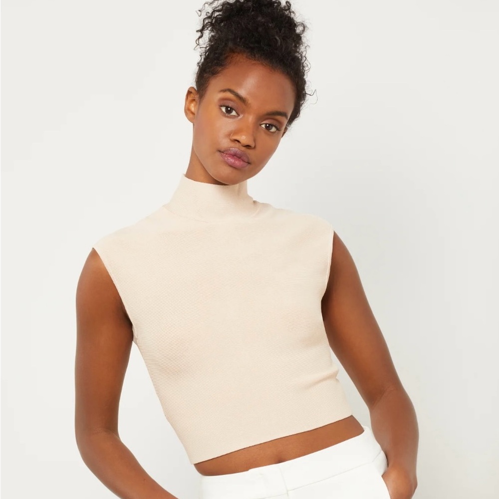 Cropped sleeveless top
